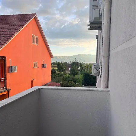 Internacional * Grilë